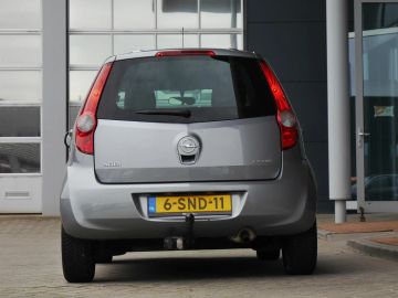 Car image 4