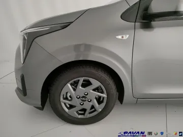 Car image 26