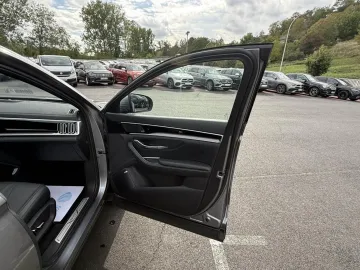 Car image 34