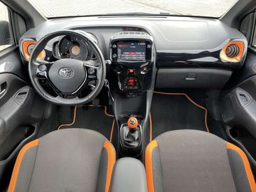 Car image 13