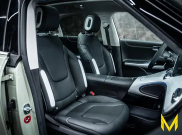 Car image 30