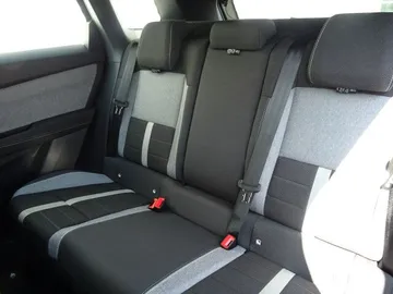 Car image 25