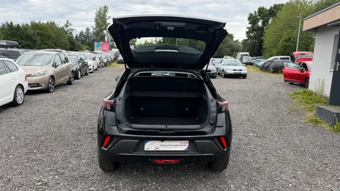 Car image 26