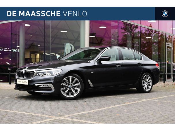 BMW 520i Luxury Line 135 kW image number 1