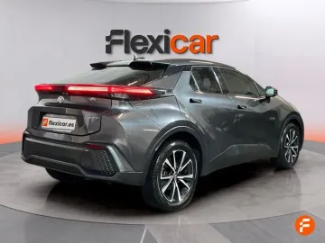 Car image 4