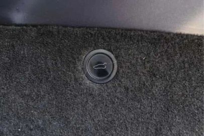 Car image 46