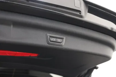Car image 34