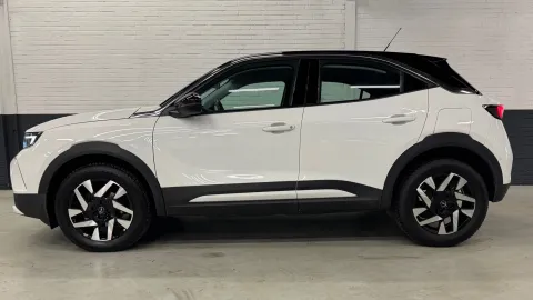 Car image 4