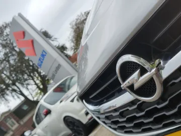 Car image 32