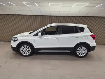 Car image 4