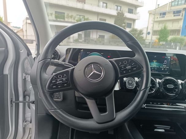 Mercedes-Benz GLA 180 100 kW image number 12