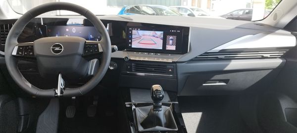 Car image 12