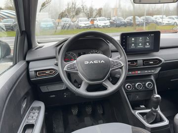 Car image 16