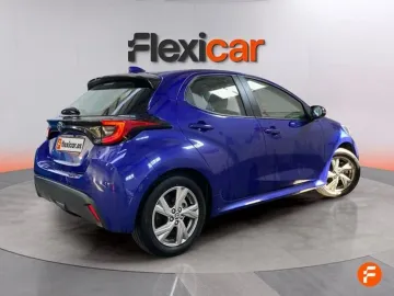 Car image 4