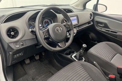 Car image 11