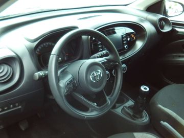 Car image 9