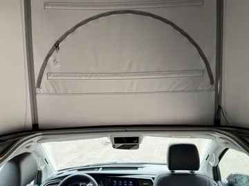 Car image 32