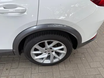 Car image 29