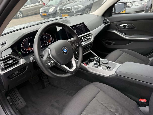 BMW 320i Touring 135 kW image number 14