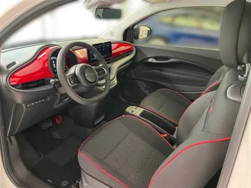 Car image 16