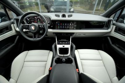 Car image 30