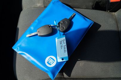 Car image 17