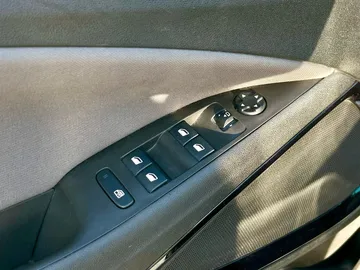 Car image 49