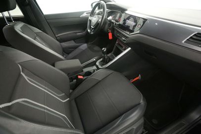 Car image 23