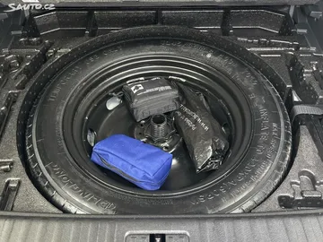 Car image 30