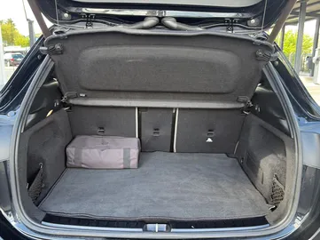 Car image 34
