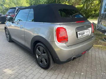 Car image 40