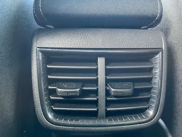 Car image 38