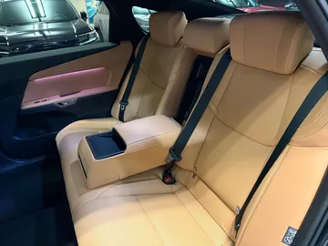 Car image 25
