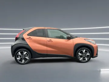 Car image 4