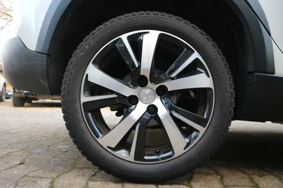 Car image 26