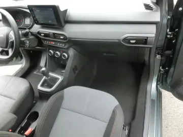 Car image 17