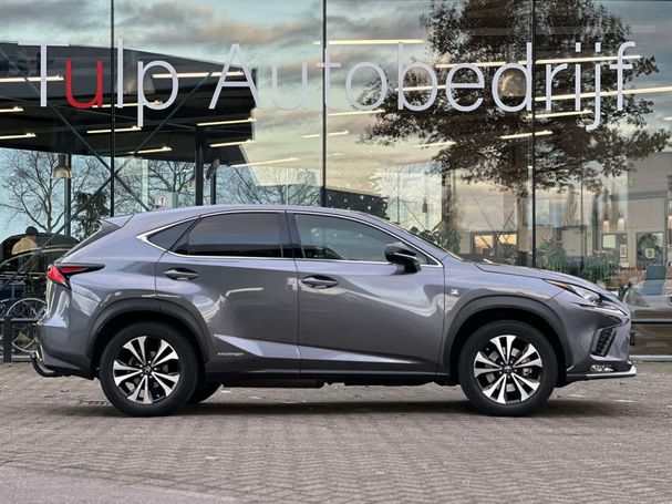 Lexus NX 300 h AWD 145 kW image number 11