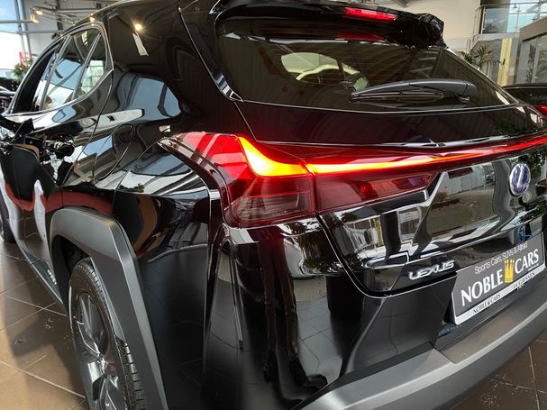 Lexus UX 250h 135 kW image number 24