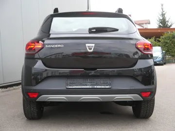 Car image 5
