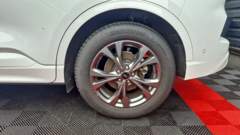 Car image 29