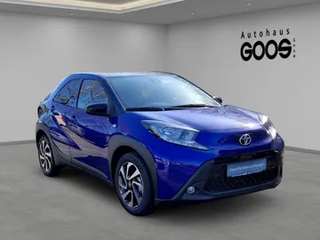 Car image 2