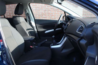 Car image 12