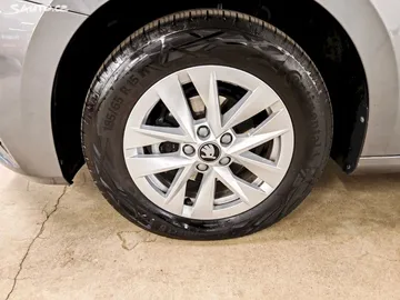 Car image 28