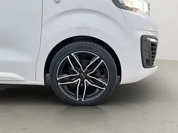 Car image 33