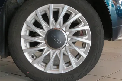 Car image 18