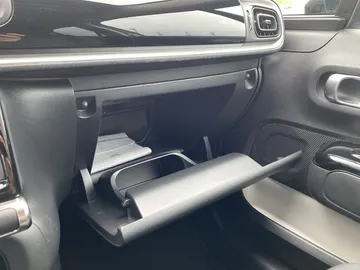 Car image 30