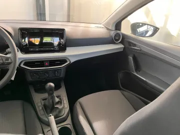 Car image 11