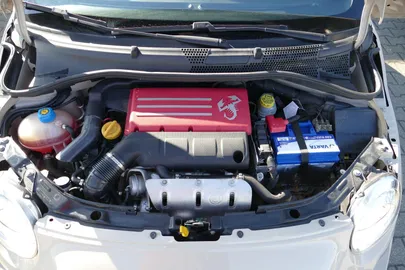 Car image 19