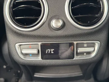 Car image 32