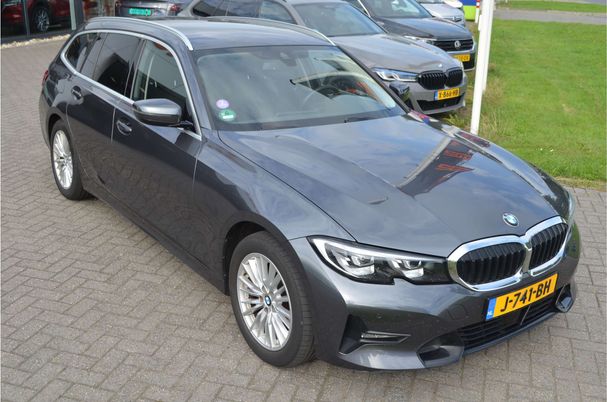 BMW 320i Touring 135 kW image number 11